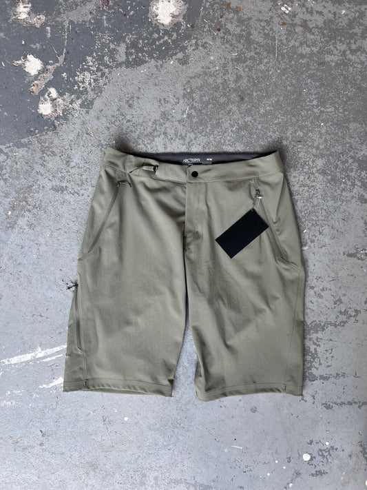 Arcteryx Forage  Gamma Rock 12" Short - Sz M