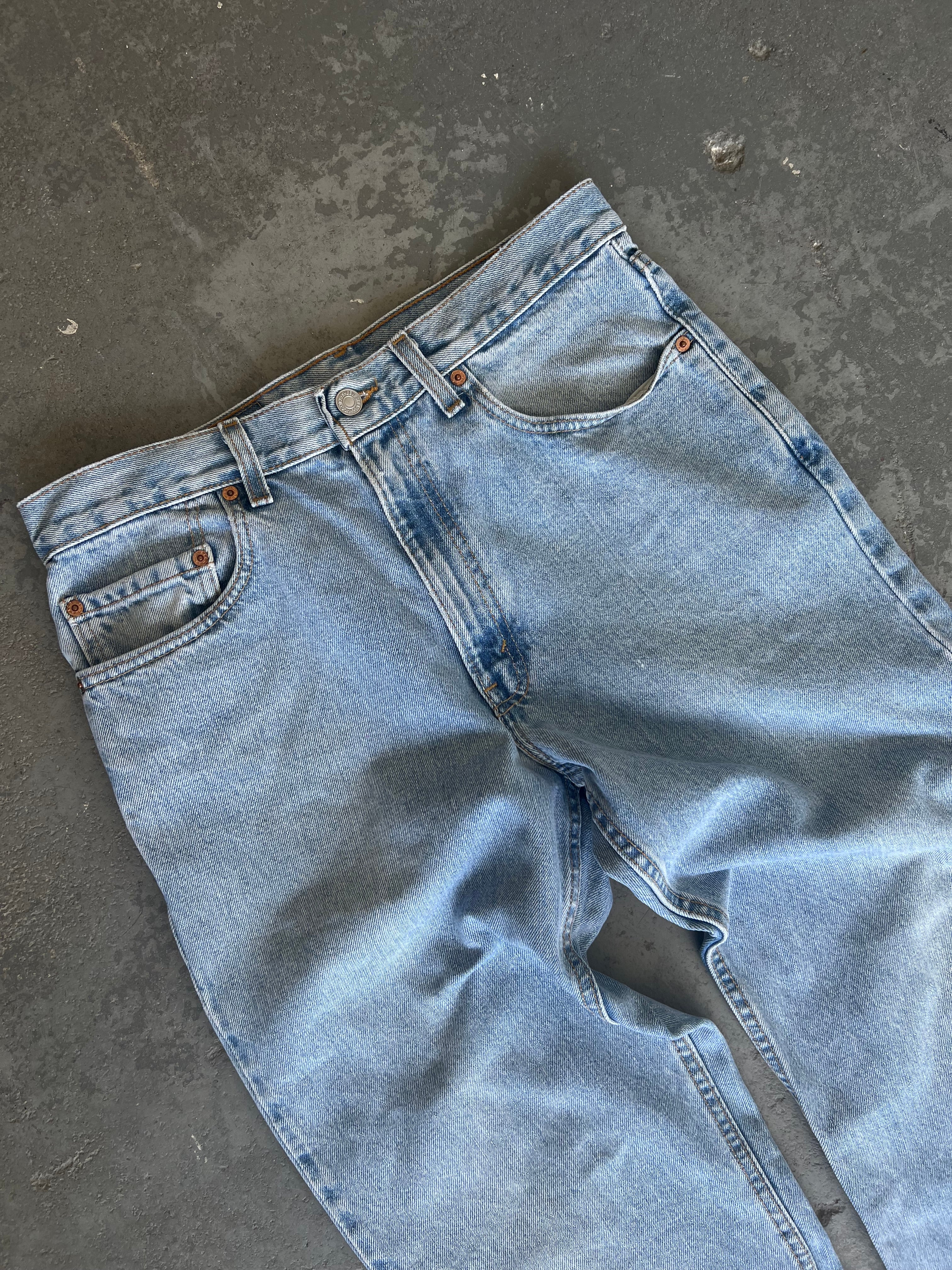 90s Levi's 550 Relaxed fit Light wash - Sz 33x30