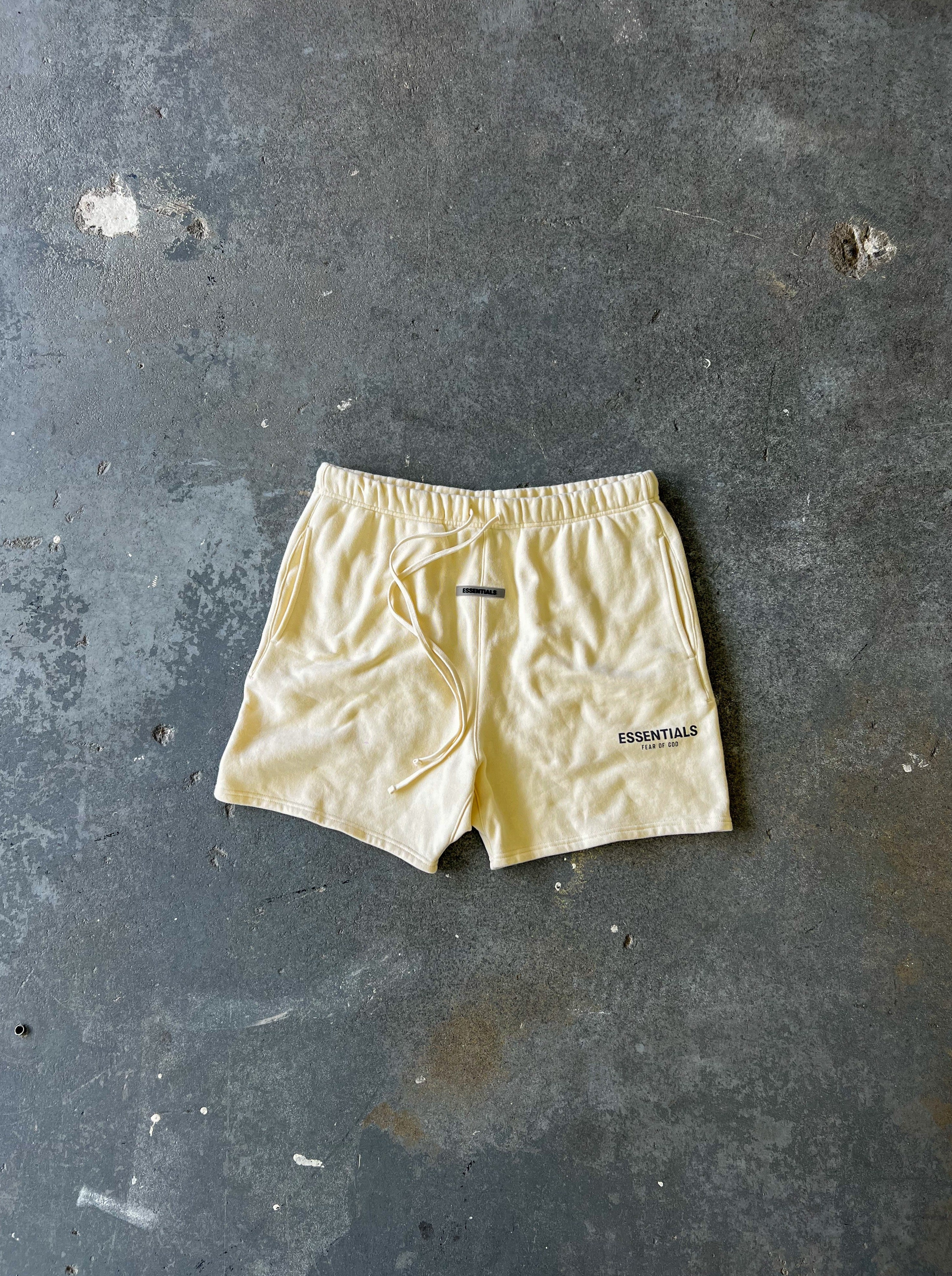 Essentials Cream Sweat-short - Sz L