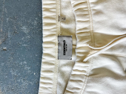 Essentials Cream Sweat-short - Sz L