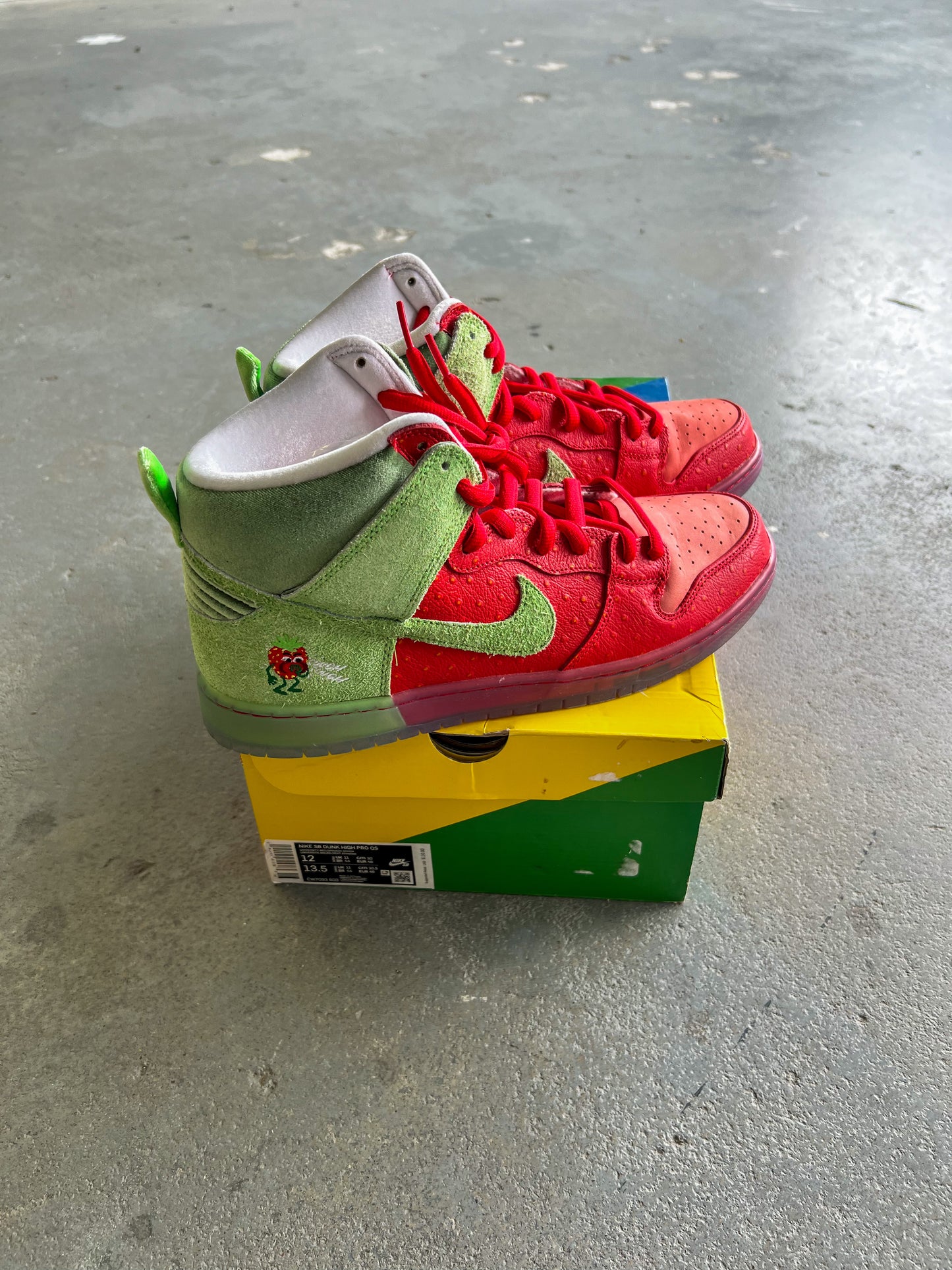 Nike SB Dunk High “Strawberry cough” - Sz 12 US