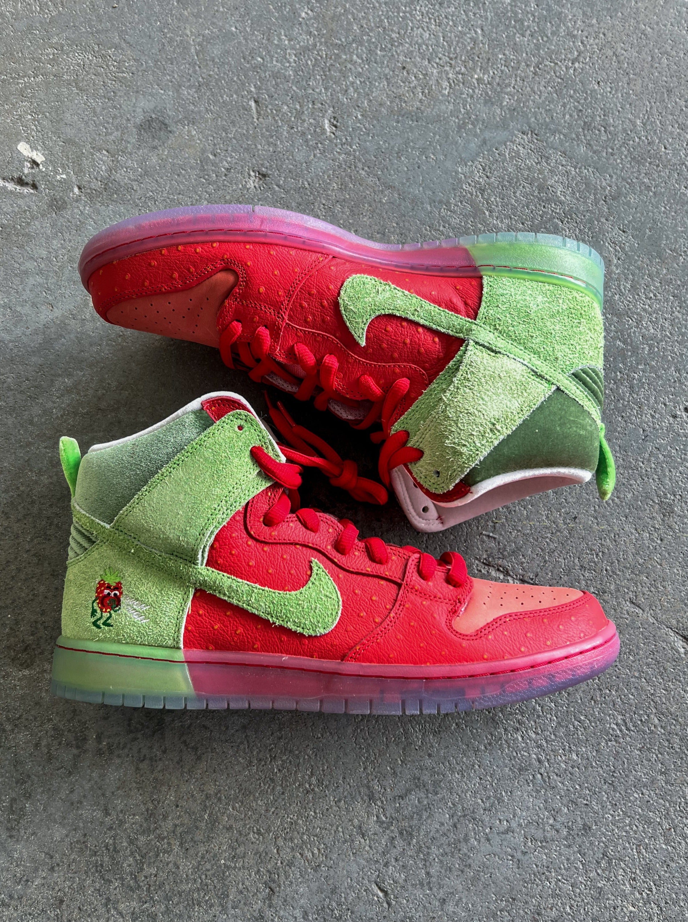 Nike SB Dunk High “Strawberry cough” - Sz 12 US