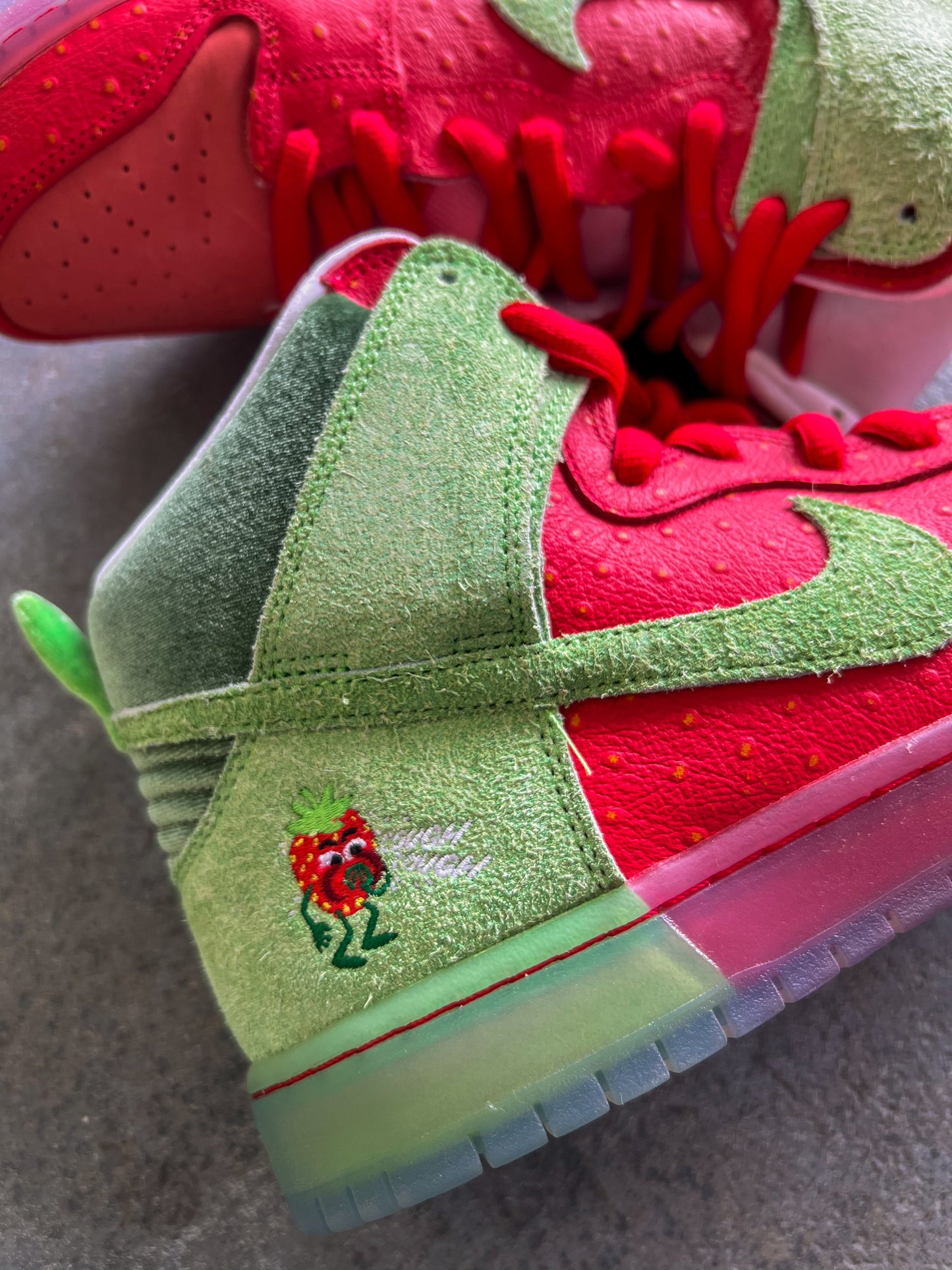 Nike SB Dunk High “Strawberry cough” - Sz 12 US