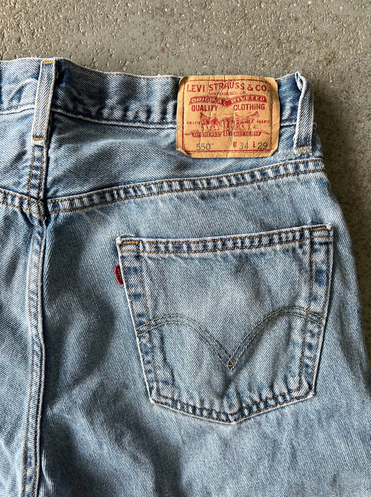 Levi's 550 relaxed fit blue jeans - Sz 34x29